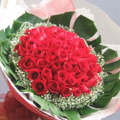 Picture of VNG-RO-99 roses in hand bouquet