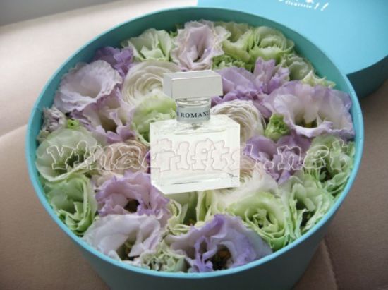 Picture of VNG-PF-WM-Romance Ralph laurenFlowerGiftsBox