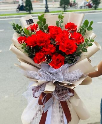 Picture of VNG-202410 Bouquet of 15 red roses